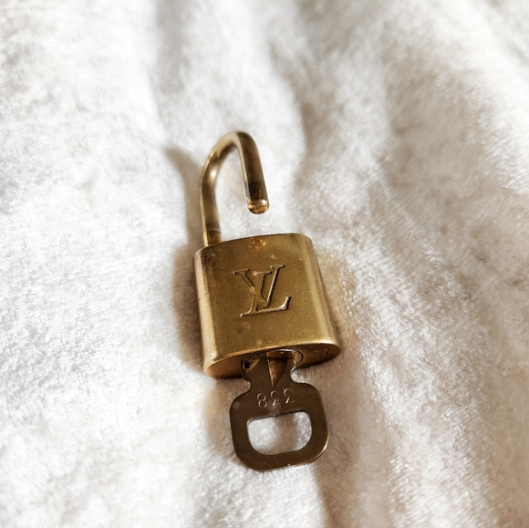 Louis Vuitton Lock and Key - Picture 2 of 3